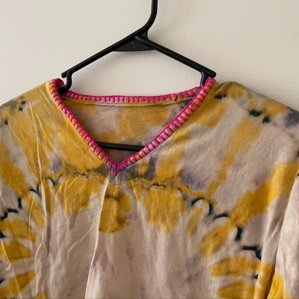 Cute Tie Dyed Top V-neck with details sleeves